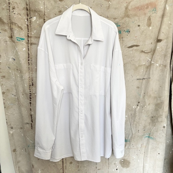 ALO Yoga White Button Down Shirt - Picture 2 of 5